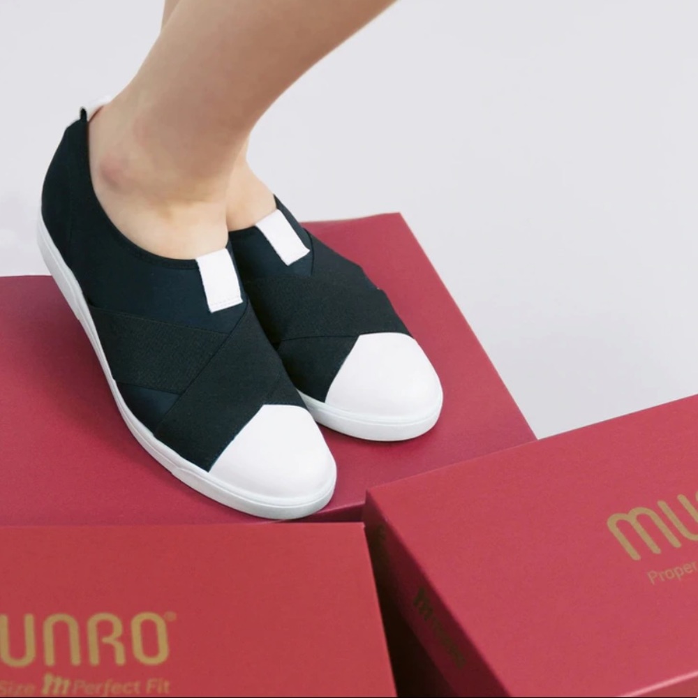Anjela sneaker by Munro sz 8